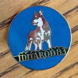 1983 Iditarod Pin Sled Dog Musher Husky Alaska Souvenir Vintage Pinback